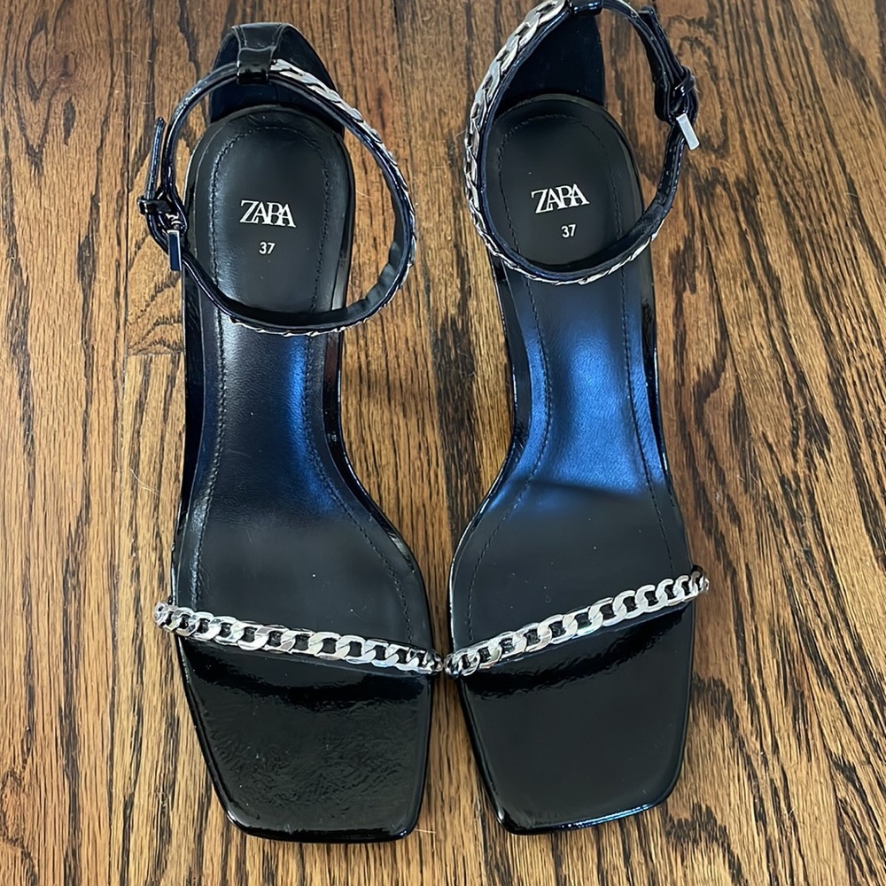 ZARA heels NWOT with metalic chains - Picture 6 of 7